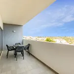 מלון דירות Pelican 4*