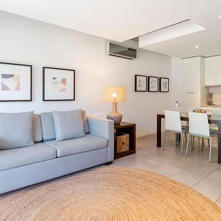 Pelican Aparthotel 4*