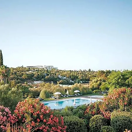 Pelican Aparthotel 4*