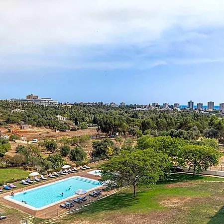 Pelican Aparthotel 4*