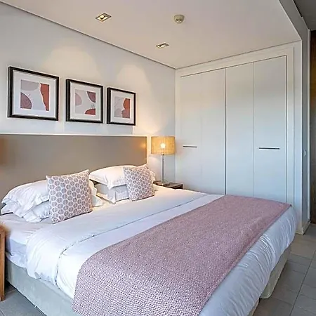 Pelican Aparthotel 4*