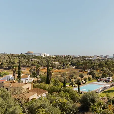 Pelican Aparthotel 4*